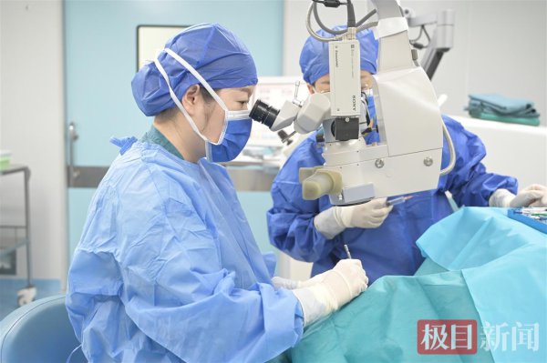 超高度近视并发白内障, 48岁女子双眼险些失明